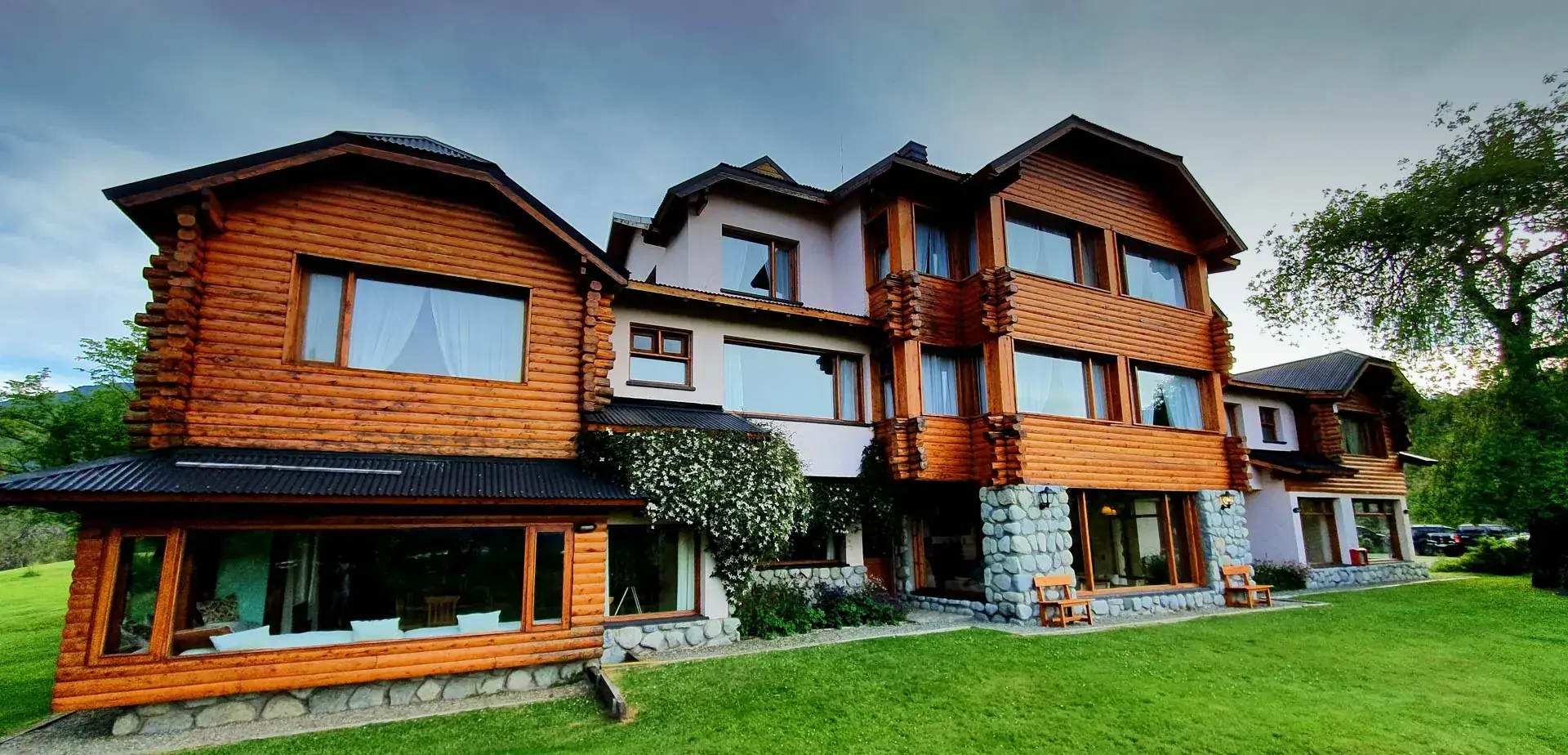 Río Manso fishing lodge in Patagonia, an accommodation option for an all-inclusive trip from Bariloche